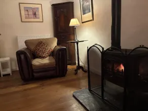Smart barn conversion. Perfect touring  location, for beaches, moors & Cornwall - Image 3
