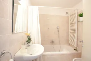 Casa Paradiso en Menaggio, casa de lujo, vistas de 180 grados del lago, jardín privado - Image 3