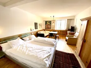 Romantisk studie med have, svømmehal, bjergbaner gratis - Image 3