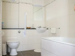 2 bedroom accommodation in Snodland - Image 2