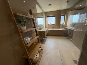 Still Waters - Luxury Lakeside Retreat with Hot Tub - Image 2