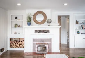 Gorgeous Waterfront home sleeps 6! Outdoor fireplace, HOT TUB & a large yard! - Image 2