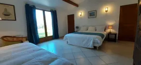 Authentic Maison de Maitre Meunier in the heart of vineyards and organic crops. - Image 4