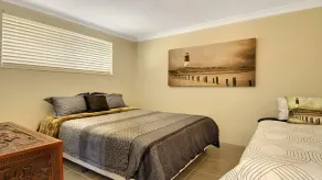 Beachside Getaway - 150 metres to beach - Image 4