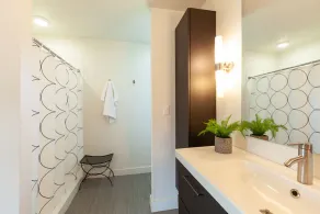 New listing, 4 bed 2.5 bath, amazing view of Mt Adams minutes from Downtown - Image 5