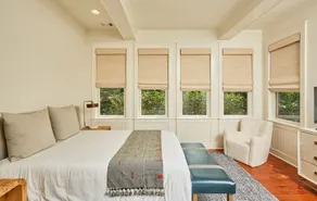Pet Friendly, Water Views, Walk to shops & dining - Image 5