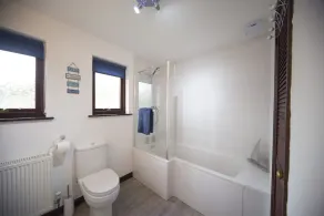 Rummelig moderne 3 værelses bungalow, tæt på strande og kyststi - Image 4