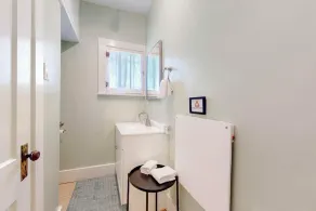 Historisk bungalow m / veranda, King1bd / 1ba, gå til UNM - Image 3