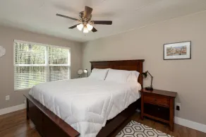 2/2 Cottage on San Gabriel River 3 miles to Square - Image 4