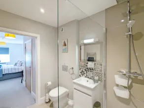 Pebblestone -  a flat that sleeps 4 guests  in 2 bedrooms - Image 2