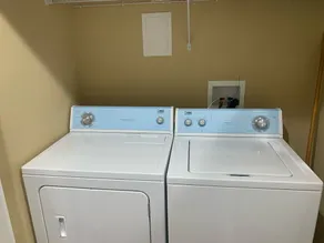 Newly remodeled, Hot Tub, 70n inch tv Private Entrance, Convenient location - Image 2