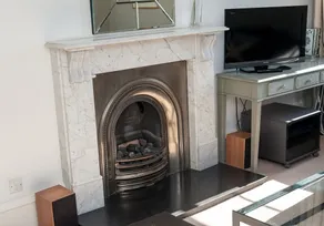 Fantastic corner 2 bedroom property with astounding views of the famous historic Royal Mile. - Image 3