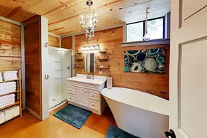 Stylish Zen Cottage at KC Memory Lane - Image 3