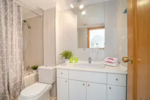 Sea & Mountain View Apartment - Image 2