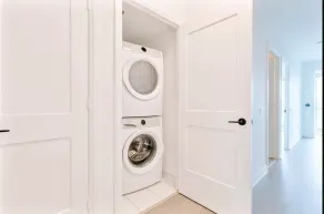 Luxurious 1 bedroom condominium - Image 2