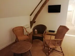 Charming XVIIth Century Cottage: 8 Guests, 4 Bedrooms, Modern Amenities, Historic Setting - Image 2