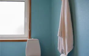 2 Bedroom Cozy Apartment In Sævelandsvik - Image 3