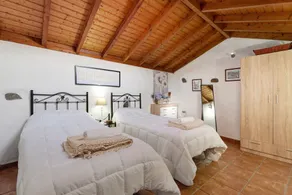 Holiday Home 'El Lagar' with Mountain View, Wi-Fi and Air Conditioning - Image 5
