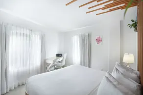 NEW LISTING! Belleza Miami Beach Premium 1BR Sleeps 5 - Image 5