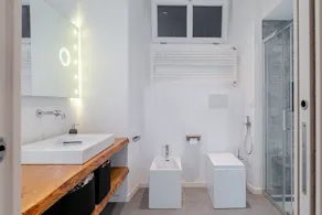 Suite & Queen Apartments by Toh Solution - Image 4