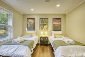 Adorable two-bedroom retreat close to Easton, Denton, Centreville - Image 5