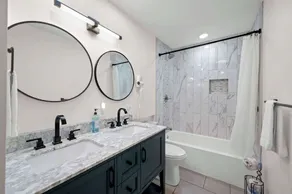Spacious Home Near Ark, Perfect for 12 Guests - Image 3