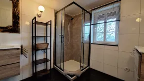 Nice apartment with beautiful lake view and large garden - Image 3
