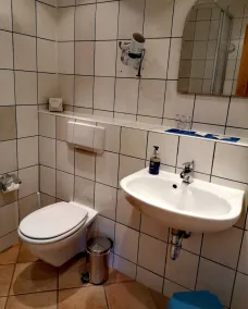 Bor under \"Reet\" familievenlig, hunde tilladt, have + stor åben plads - Image 3