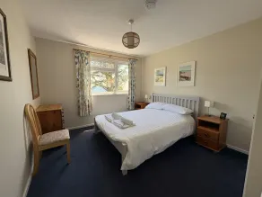 Cosy Apartment with Private Balcony & Fantastic Sea Views - Image 3