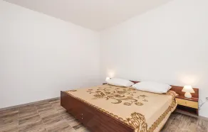 Apartamento acogedor de 2 habitaciones en Mandre - Image 3