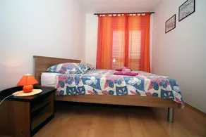 Apartamento para dos personas con terraza y vista al mar Tisno, Murter (A-5136-b) - Image 4