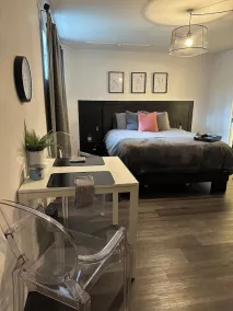 Cozy Suburban Retreat • Free Parking • Close to Montreal DownTown - Image 3