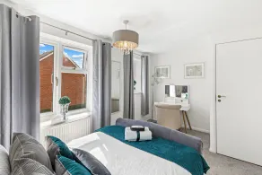 Spacious 3-Bedroom House with Parking Family Friendly - Image 5