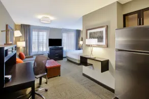 Accessible Studio Suite w/ Kitchen & Breakfast - Image 4