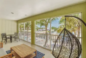 Deluxe King Suite w/Deck - Image 4