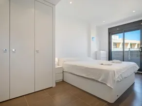Penthouse avec solarium privé et piscine face mer - Image 4