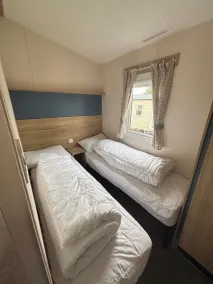 Caravan Sleeps 5 - Decking Parking Pet Friendly - Image 4