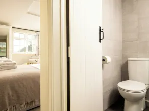 4 bedroom accommodation in Tiptoe, near Lymington - Image 3