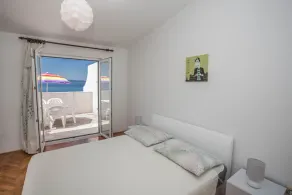 Three bedroom apartment with terrace and sea view Mali Rat, Omiš (A-10014-d) - Image 3