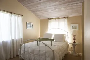 Discover Los Olivos charm, just steps to great restaurants and wine tasting. - Image 5