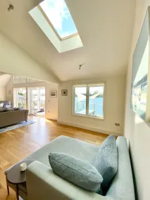 Large 4 Bedroom Lakeside Holiday lodge in the Cotswold. Sleeps 8-10 - Image 5