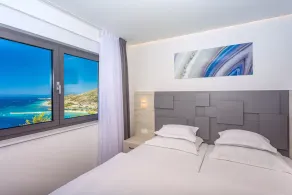 NOUVEAU Villa Belvedere avec piscine chauffée, billard, salle de jeux, vue sur la mer, 10 pax - Image 5