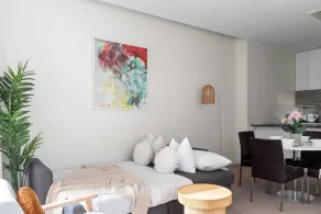 A Stylish & Central 2BR Apt Near Flinders Station - Image 5