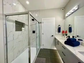 HUGE 1700+ sqft LUXURY Home DT Parking + Fast Wifi - Image 4