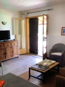GROUND FLOOR SEA VIEW 2 minutes' walk from the beach. - Image 2