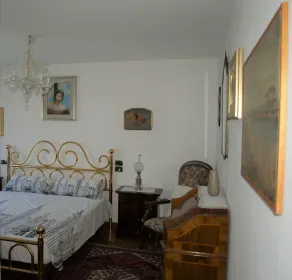 Spacious and bright apartment with garden in central area - Image 5