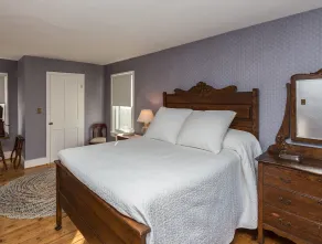 Charming 1880's home w pastoral views on 130 acre cattle farm - Image 4