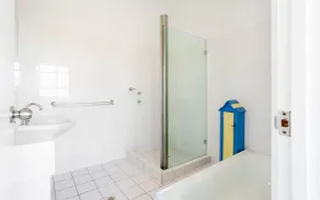 124 Surfers Parade, Middleton - Image 2