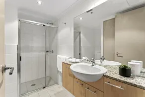St Leonards- LN409 Atchison Street - Spacious 1BR + Study with Balcony Parking Near St Leonards Station - Image 2