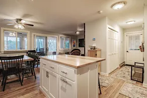 Cozy lake house with private beach - Image 4